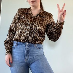 3 for $15 ✨ VINTAGE leopard print satin blouse
